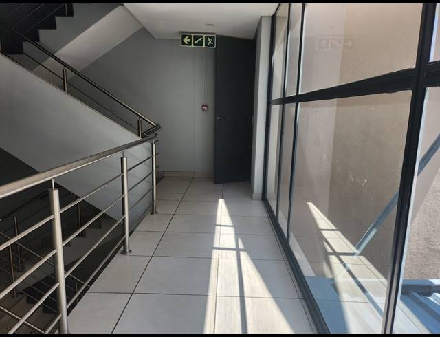 1,380M² OFFICE TO LET IN RANDJESPARK